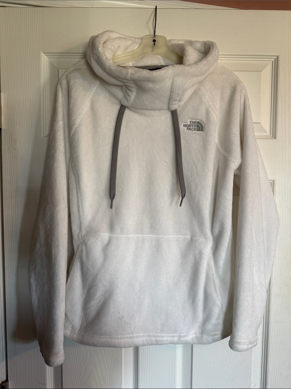 The North Face Women's White Funnel Neck Fleece Pullover